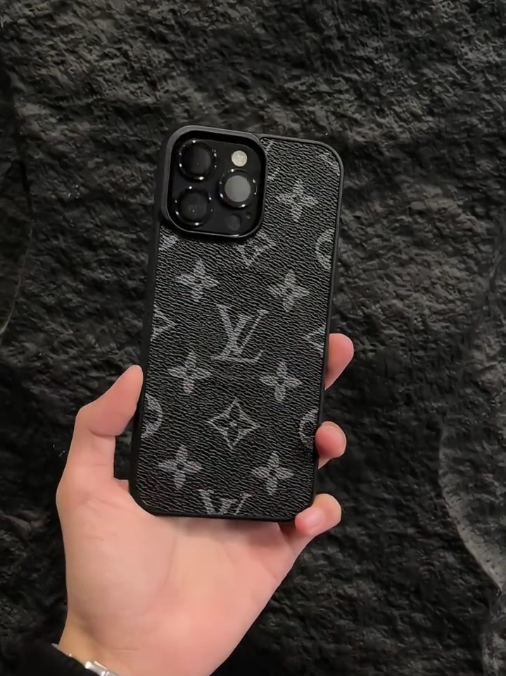 路易威登黑皮紋磨砂磁吸手機殼